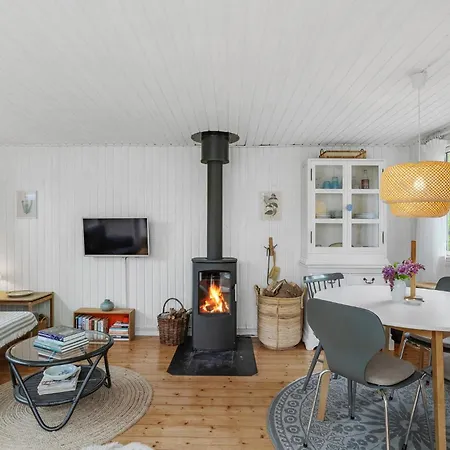 2 Bedroom Cozy In Casa de Férias